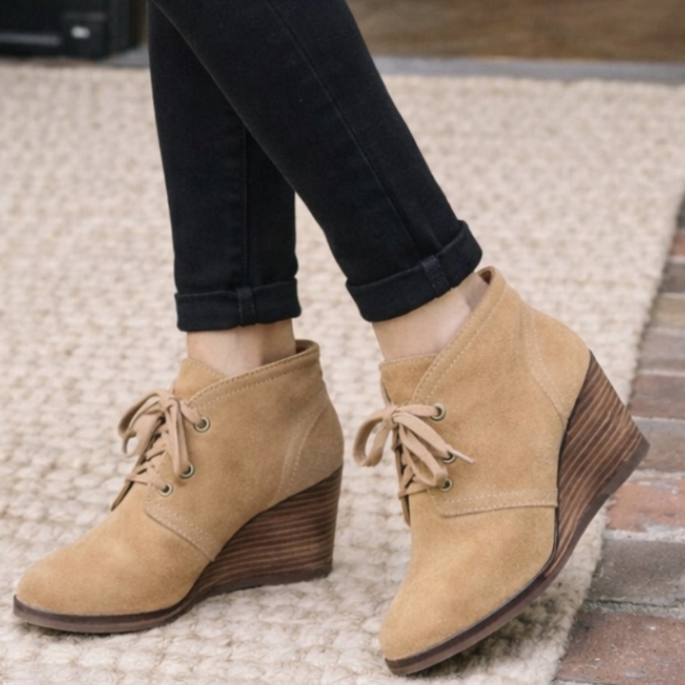 Lucky Brand Sway Y2K Boho Minimalist Suede Lace-up Comfort Wedge Bootie 7M